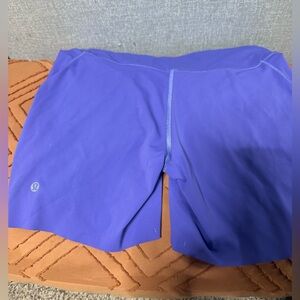 Lululemon 
Worn 1 time 
Size 10 
Like new 
Base Pace High Rise Shorts 6”